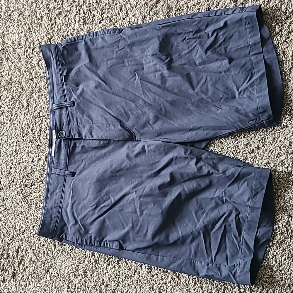 Travis Mathew 38 navy shorts